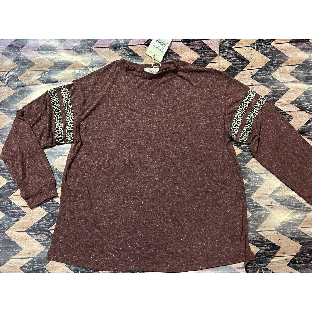 Grace & Emma women's shirt size Large Burgundy With Leopard Sleeve Detail NWT
